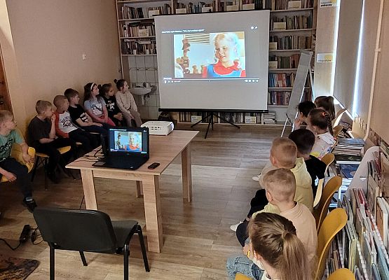 Grafika 4: Poezja ks. Jana Twardowskiego dla kl. I w tegorocznej akcji "Cała Polska czyta dzieciom"