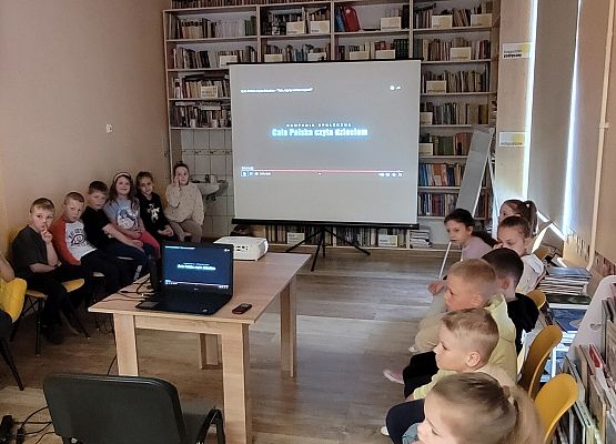 Grafika 5: Poezja ks. Jana Twardowskiego dla kl. I w tegorocznej akcji "Cała Polska czyta dzieciom"