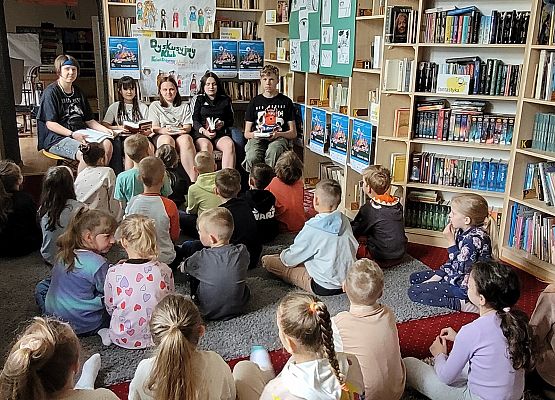 Grafika 6: Poezja ks. Jana Twardowskiego dla kl. I w tegorocznej akcji "Cała Polska czyta dzieciom"