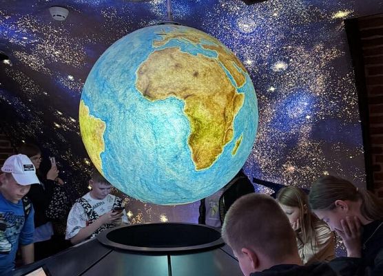 Grafika 2: Klasy czwarte na wycieczce do Torunia