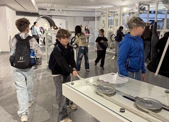 Grafika 10: Klasy czwarte na wycieczce do Torunia