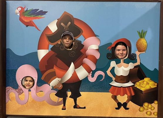 Grafika 18: Klasy czwarte na wycieczce do Torunia