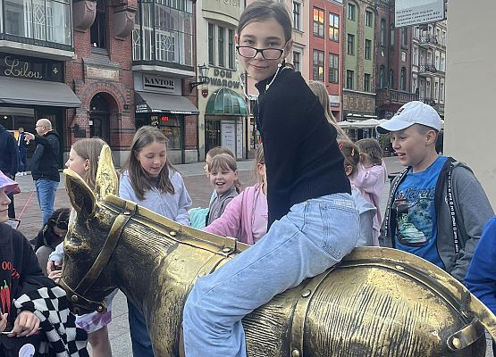 Grafika 23: Klasy czwarte na wycieczce do Torunia