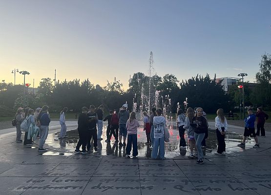 Grafika 26: Klasy czwarte na wycieczce do Torunia