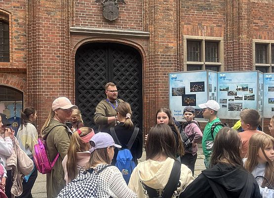 Grafika 29: Klasy czwarte na wycieczce do Torunia