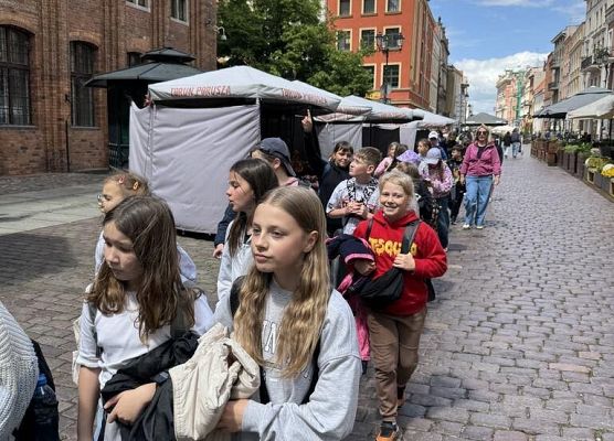 Grafika 33: Klasy czwarte na wycieczce do Torunia