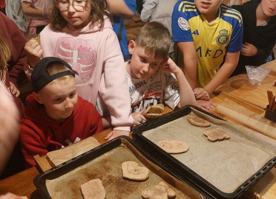 Grafika 37: Klasy czwarte na wycieczce do Torunia