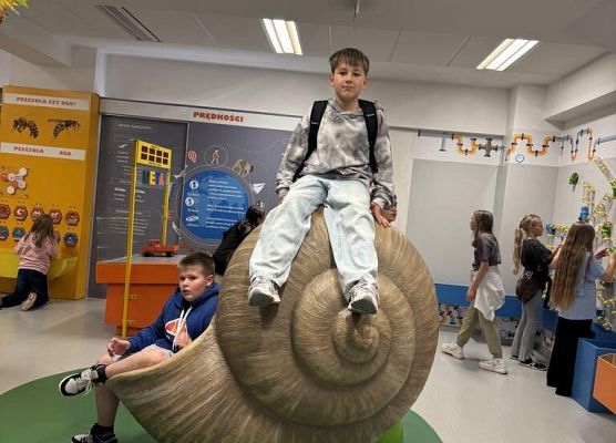 Grafika 38: Klasy czwarte na wycieczce do Torunia