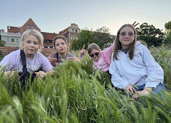 Grafika 41: Klasy czwarte na wycieczce do Torunia