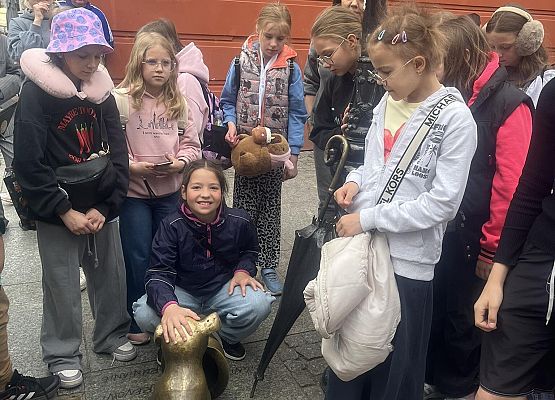 Grafika 49: Klasy czwarte na wycieczce do Torunia