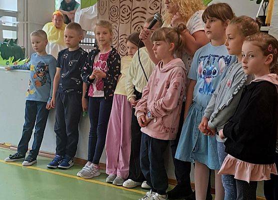 Grafika 11: Przedstawienie "Brzydkie kaczątko" koła teatralnego dla naszych przedszkolaków