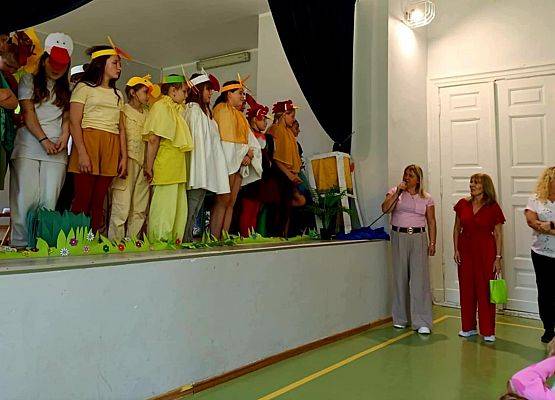 Grafika 12: Przedstawienie "Brzydkie kaczątko" koła teatralnego dla naszych przedszkolaków