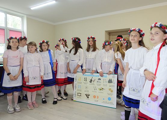 Grafika 7: Występ kaszubski naszych uczniów dla seniorów z Gęsi