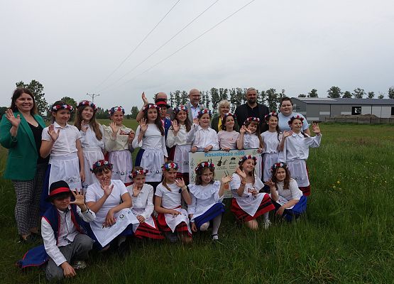 Grafika 1: Występ kaszubski naszych uczniów dla seniorów z Gęsi