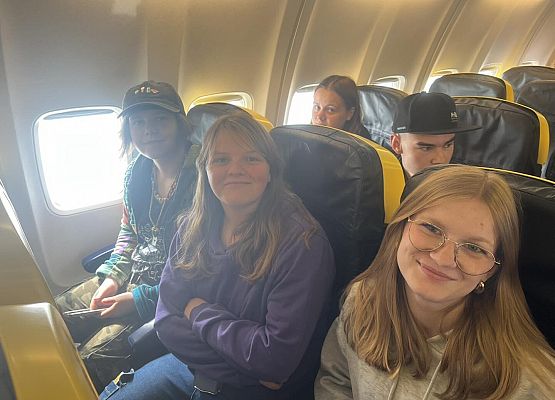 Grafika 3: Wycieczka klasy VIIIa do Wrocławia – miasta spotkań, krasnali i mostów 