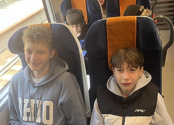 Grafika 17: Wycieczka klasy VIIIa do Wrocławia – miasta spotkań, krasnali i mostów 