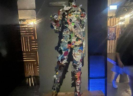 Grafika 20: Wycieczka klasy VIIIa do Wrocławia – miasta spotkań, krasnali i mostów 