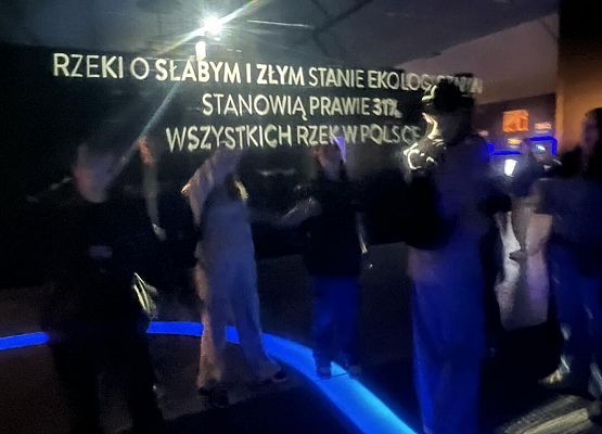 Grafika 29: Wycieczka klasy VIIIa do Wrocławia – miasta spotkań, krasnali i mostów 