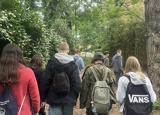 Grafika 37: Wycieczka klasy VIIIa do Wrocławia – miasta spotkań, krasnali i mostów 