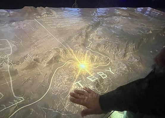 Grafika 39: Wycieczka klasy VIIIa do Wrocławia – miasta spotkań, krasnali i mostów 