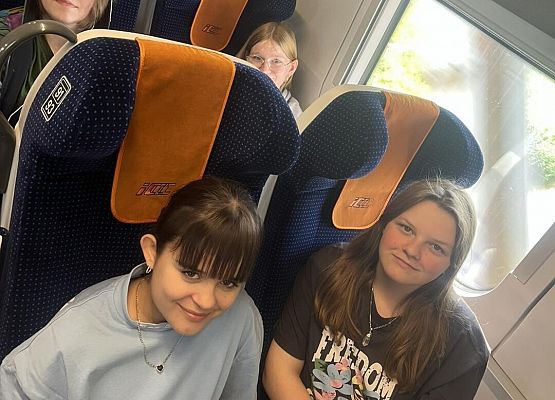 Grafika 40: Wycieczka klasy VIIIa do Wrocławia – miasta spotkań, krasnali i mostów 