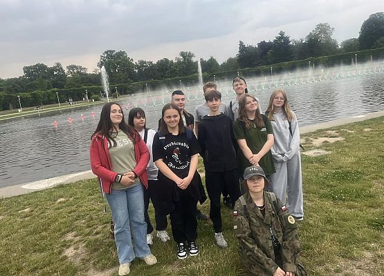 Grafika 59: Wycieczka klasy VIIIa do Wrocławia – miasta spotkań, krasnali i mostów 