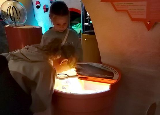 Grafika 6: Wycieczka klas I-III do Gdańska i Centrum Hewelianum