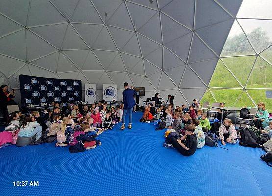 Grafika 14: Wycieczka klas I-III do Gdańska i Centrum Hewelianum