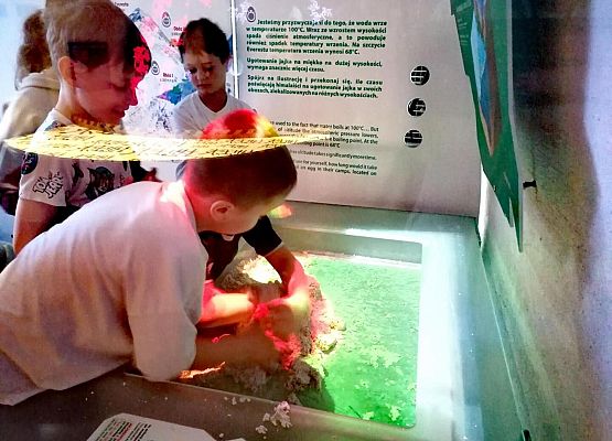 Grafika 24: Wycieczka klas I-III do Gdańska i Centrum Hewelianum