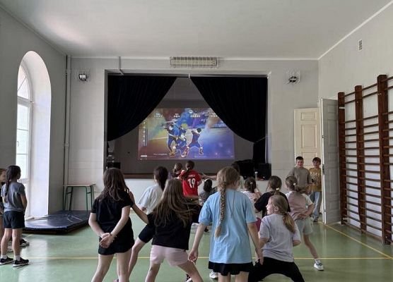 Grafika 1: Wieczór filmowy, makijaż i  liczenie kalorii