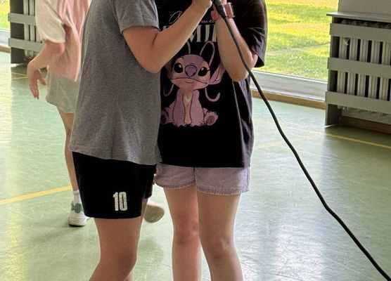 Grafika 7: Wieczór filmowy, makijaż i  liczenie kalorii