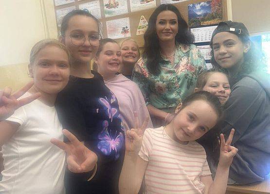 Grafika 11: Wieczór filmowy, makijaż i  liczenie kalorii