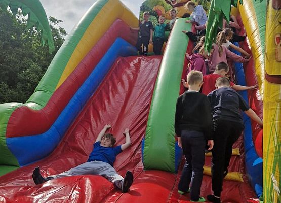 Grafika 1: Kreatywne zabawy w plenerze - zajęcia klasy IIB