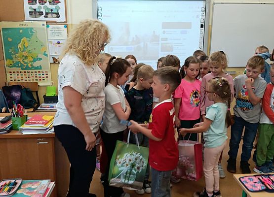 Grafika 1: Odwiedziny przedszkolaków z Wicka w naszej szkole