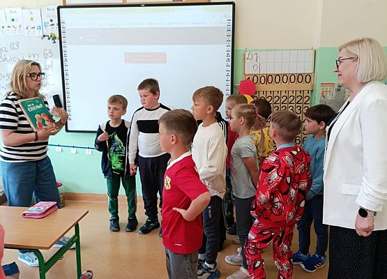 Grafika 6: Odwiedziny przedszkolaków z Wicka w naszej szkole