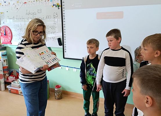 Grafika 7: Odwiedziny przedszkolaków z Wicka w naszej szkole