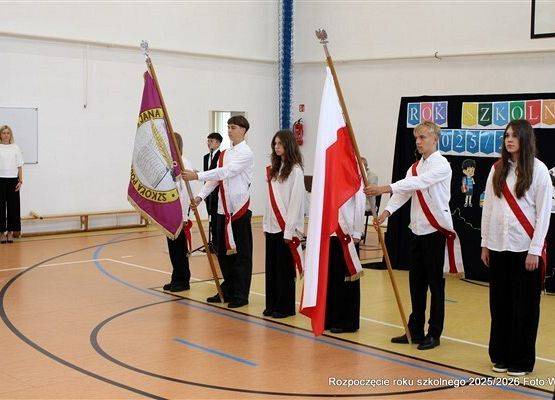 Grafika 3: Fotorelacja z uroczystego rozpoczęcia roku szkolnego 2025/2026