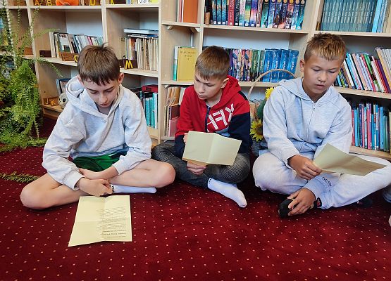 Grafika 3: Narodowe Czytanie Kochanowskiego w Bibliotece Szkolnej w Wicku