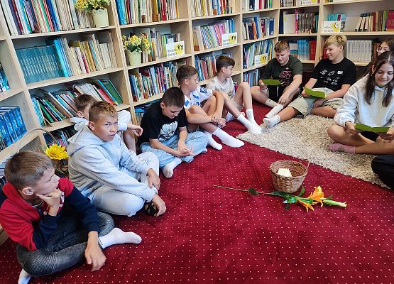 Grafika 4: Narodowe Czytanie Kochanowskiego w Bibliotece Szkolnej w Wicku