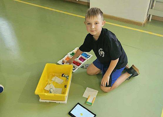 Grafika 10: Robotyczne Przygody – Akademia Robotyki dla Dzieci