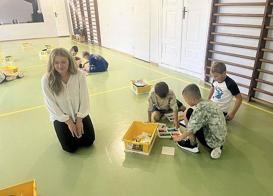 Grafika 13: Robotyczne Przygody – Akademia Robotyki dla Dzieci