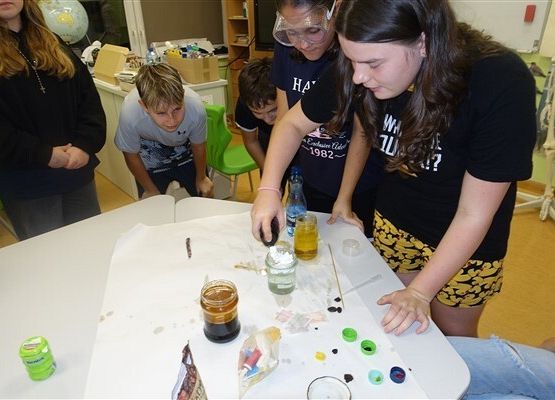 Grafika 11: Nocka w szkole i bibliotece z klasą VIIB