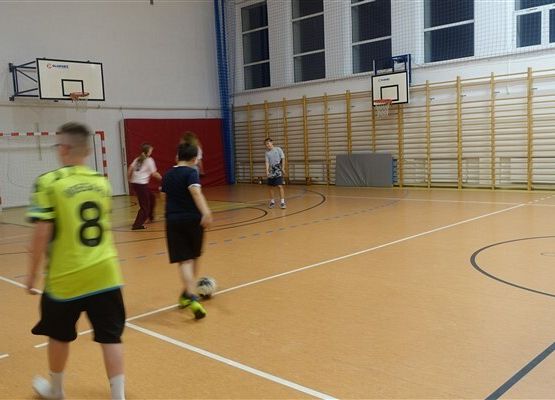 Grafika 25: Nocka w szkole i bibliotece z klasą VIIB