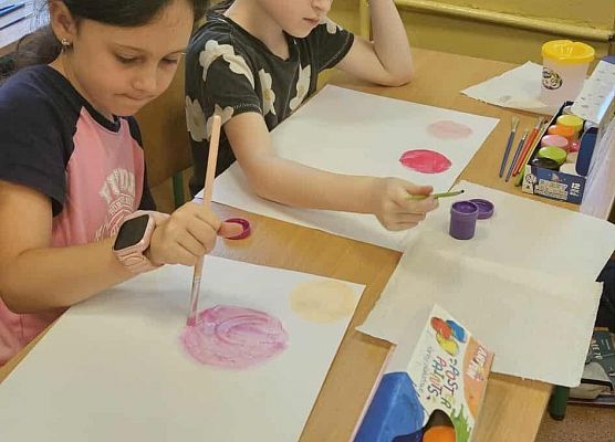 Grafika 14: 15 września 2025 - obchody Dnia Kropki w naszej szkole