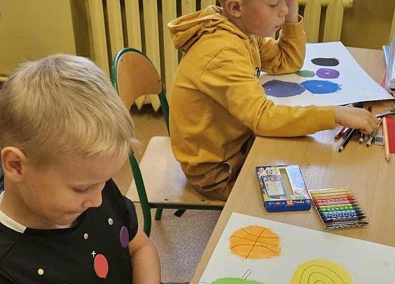 Grafika 25: 15 września 2025 - obchody Dnia Kropki w naszej szkole