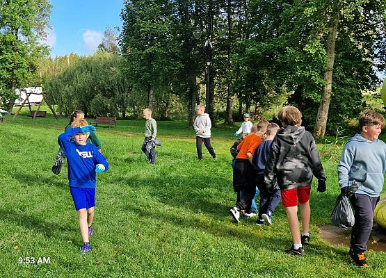 Grafika 25: Klasy najmłodsze w akcji sprzątania świata