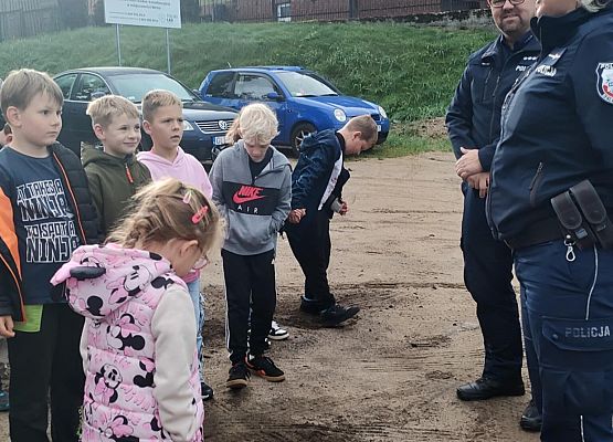 Grafika 5: Bezpieczna droga do szkoły - spotkanie kl. IA z policjantami