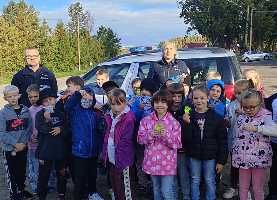 Grafika 7: Bezpieczna droga do szkoły - spotkanie kl. IA z policjantami