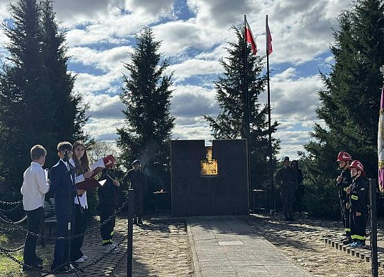 Grafika 2: Udział naszej szkoły w uroczystościach upamiętniających ofiary Marszu Śmierci w Gęsi
