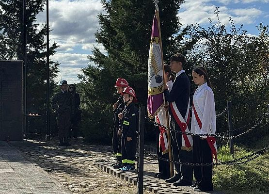 Grafika 5: Udział naszej szkoły w uroczystościach upamiętniających ofiary Marszu Śmierci w Gęsi